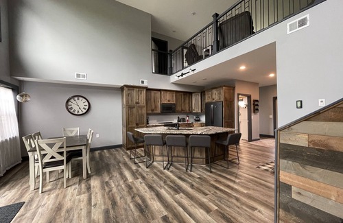 Aitkin House | Tranquil lake house retreat