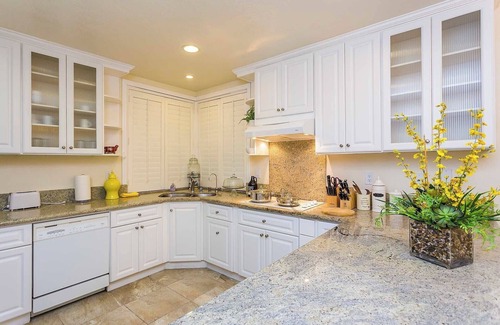 Woodbridge House | Tranquil Lakefront Haven: Your Ideal Getaway Awaits at This Charming Home #185