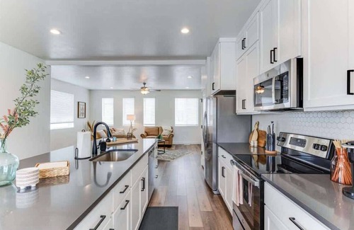 American Fork House | Tranquil Locale, Double Garage!