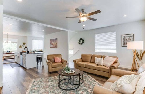 American Fork House | Tranquil Locale, Double Garage!