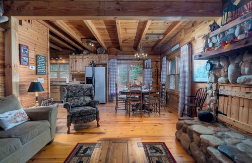 Globe Cabin | Tranquil Log Cabin in Private Mountain Setting with Hot Tub
