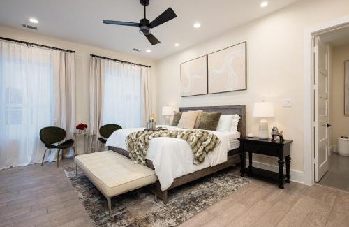 Washington Ave./ Memorial Park House | Tranquil Luxury in Central Houston w Rooftop & Balcony