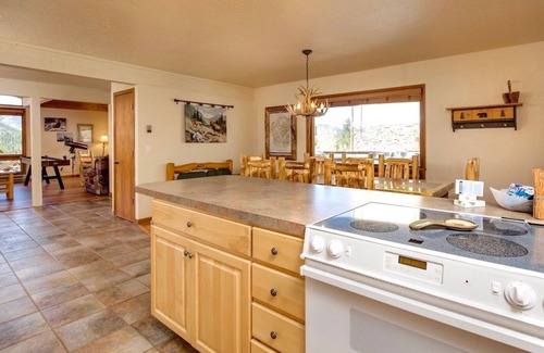 Windcliff Estates House | Tranquil Luxury Vacation At Windcliff 3 Bedroom Home by RedAwning