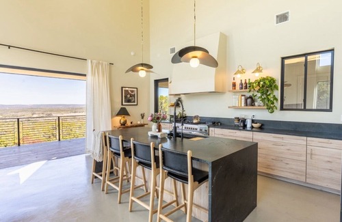 Oatmeal House | Tranquil, Nordic 5 Bed house with in Stunning Views in Texas Hill Country