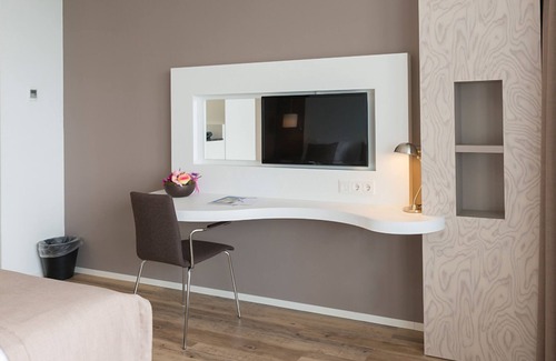 Wageningen Hotel | Tranquil Oasis Near Arboretum Belmonte, De Hoge Veluwe | Onsite Dining & Spa