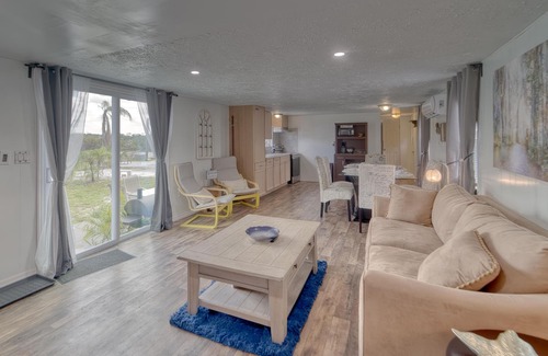 Southside Rural Community House | Tranquil Oasis, Private Entrance & Kitchen