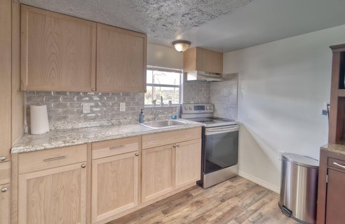 Southside Rural Community House | Tranquil Oasis, Private Entrance & Kitchen