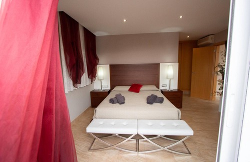El Perello Villa | Tranquil Paradise, Private Pool - only 200m to beach!