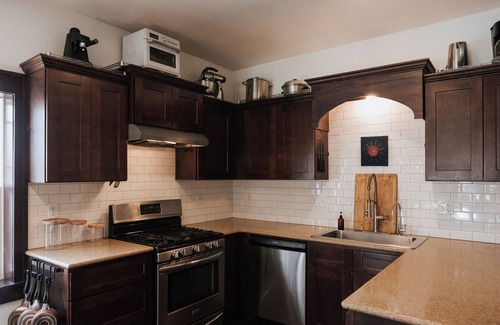 Midtown House | Tranquil Pet-Friendly Bungalow in Midtown Springfield with High-Speed Wi-Fi