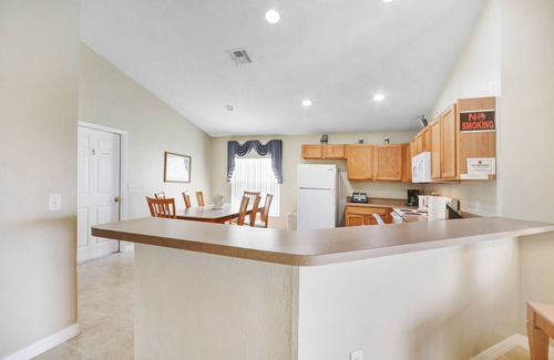 Florida Pines House | Tranquil Pool Retreat near Disney, Shopping, and dining - two master bedrooms
