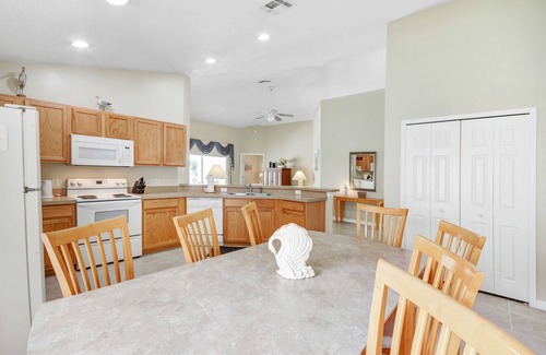 Florida Pines House | Tranquil Pool Retreat near Disney, Shopping, and dining - two master bedrooms