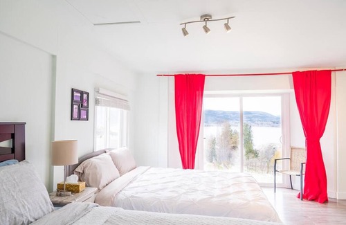 Okanagan-Similkameen House | Tranquil purple house in the BENCH Winery