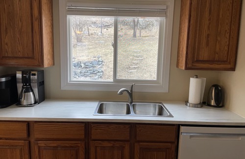 Kenora House | Tranquil Retreat. 3 bedroom home. 5 min from downtown/walking trails/restaurants