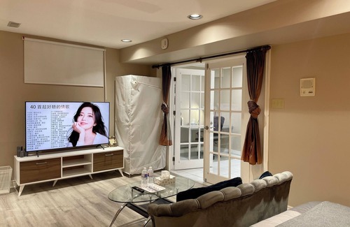 Willowdale House | Tranquil Retreat: Cozy Independent Space Awaits You, North York