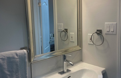 Willowdale House | Tranquil Retreat: Cozy Independent Space Awaits You, North York