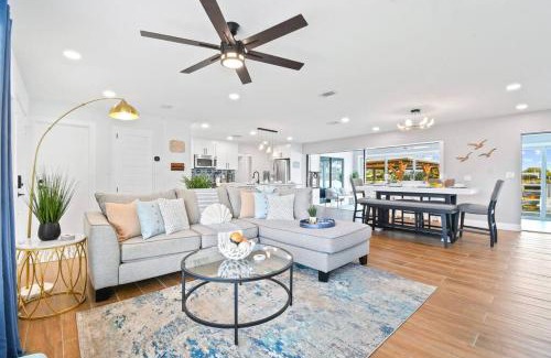 Apollo Beach Apartment | Tranquil Retreat heated pool, spa, & pool table