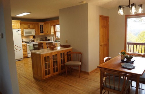 Piney Creek Cabin | Tranquil Retreat w/New River and Mountain Views! River Access, Hiking