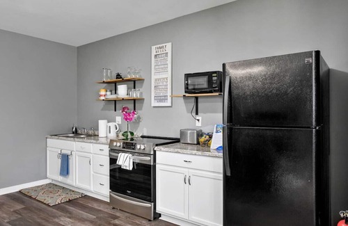 Glen Allen Condo | Tranquil Retreat: Woodland Views & Peaceful Vibes!