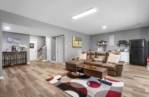 Glen Allen Condo | Tranquil Retreat: Woodland Views & Peaceful Vibes!