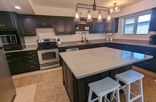 Cedar Falls House | Tranquil Riverview Retreat