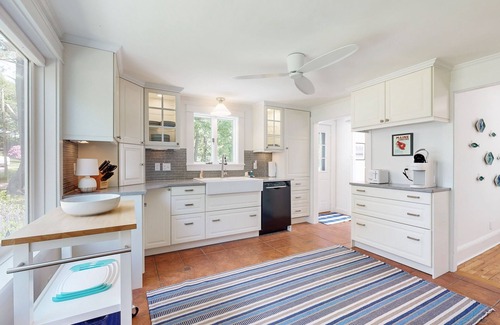 Trevett House | Tranquil Seaside Cottage with Spectacular Views, Wifi & Washer/Dryer