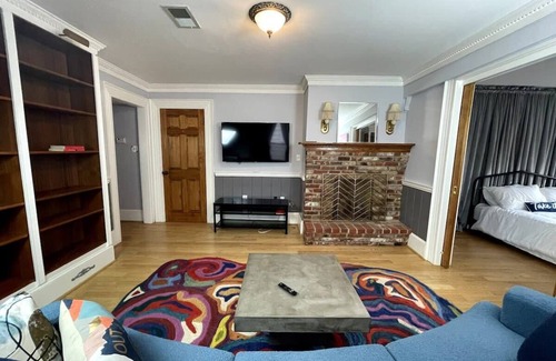 Capitol Hill House | Tranquil Stay w/2BR Near Smithsonian Museum - 2.5 miles away