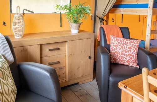 Zwiggelte House | Tranquil tent lodge in Zwiggelte with garden