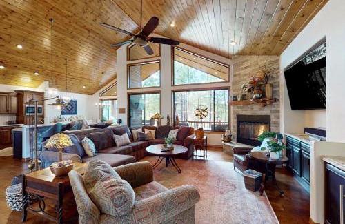 Torreon House | Tranquil Torreon Pines and Fairway Hideaway