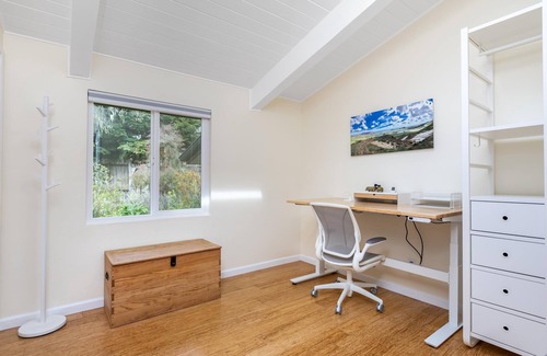 San Simeon House | Tranquil Treehouse - EV Charger