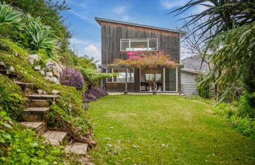 Korora House | Tranquil Treetop Haven 3BR House with breathtaking views