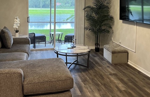 County Line Coalition Apartment | Tranquil Trendy 1br/1bth Lakefront Unit