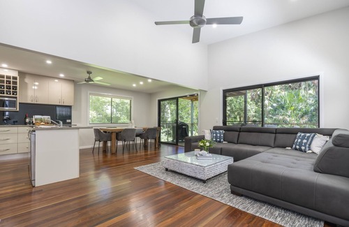 Smiths Lake House | Tranquil tropical oasis. Just a short walk to the lake.