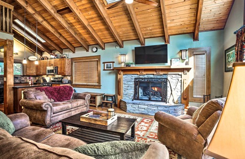 Twin Peaks Cabin | Tranquil Twin Peaks Retreat: Hike, Ski & Swim
