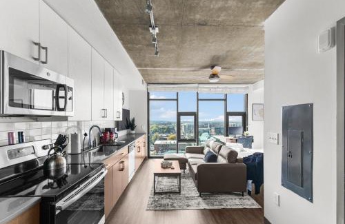 Five Points South Apartment | Tranquil Urban Space Studio City View