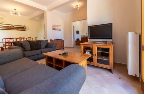 Kourkoumelata House | Tranquil villa in the village