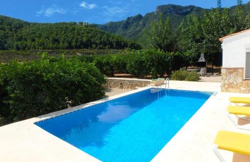 Llauri Villa | Tranquil Villa with private Pool, BBQ & Air Conditioning near Cullera Beach