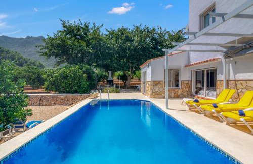 Llauri Villa | Tranquil Villa with private Pool, BBQ & Air Conditioning near Cullera Beach