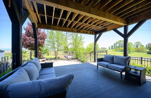 Hamilton House | Tranquil Waterfront Beach House