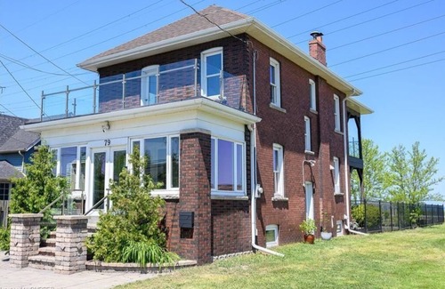 Hamilton House | Tranquil Waterfront Beach House