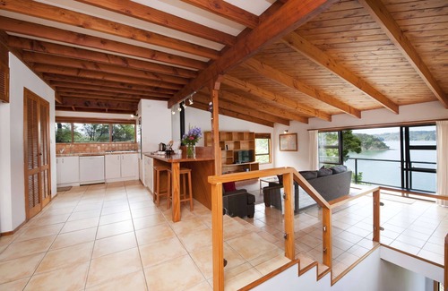 Russell House | Tranquil waterfront escape with gorgeous views & a touch of history