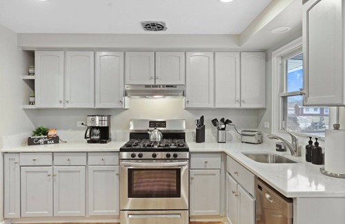 Wasco House | Tranquility 4BR, 2BA