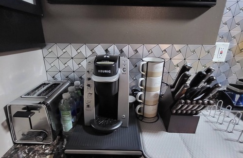 Romulus Apartment | Tranquility and minutes from DTW