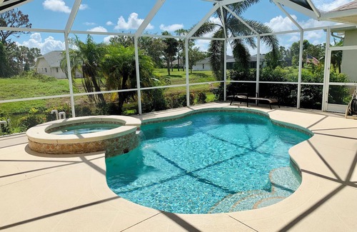 Pinehurst House | Tranquility by the beach🌴 3 bed 2.5 high ceilings open 2550 SF heated pool spa