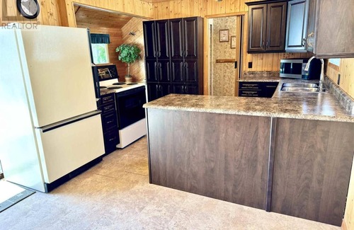 Moonbeam Cottage | Tranquility lake front property