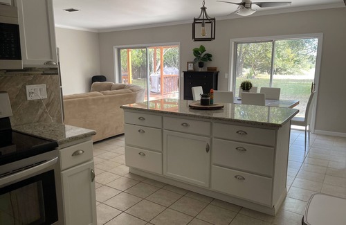 Spring Hill House | Tranquility on a Lake House- 3 miles from Weeki Wachee River