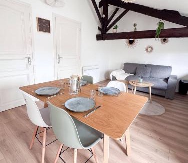 Les Herbiers Apartment | Tranquiloue - Petit Appartement - 10min Puy du Fou