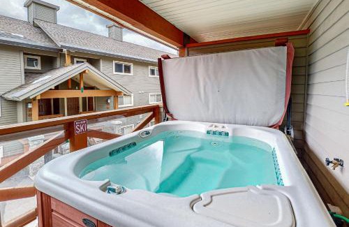 Big White Ski Resort Apartment | Trappers Crossing 10