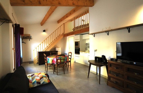 Saint-Jean-de-Bueges Apartment | Tras Castel, apartment 4 places, garden, swimming pool, barbecue, free parking