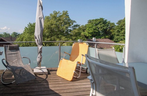 Bad Aibling Apartment | Traum-ferienwohnung Alpenblick, 75 qm, Balkon und Bergblick