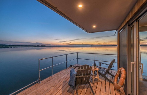 Uecker-Randow Boat Rental | TraumHaff Dreamy houseboat La Pèniche II, Baltic design with sauna